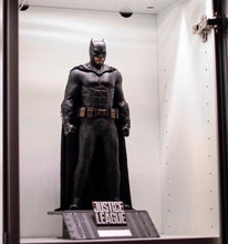 Load image into Gallery viewer, Hot toys MMS455 DC Justice League Batman Regular Edition